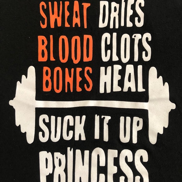 Workout tank 🏋️♀️ - Picture 2 of 3